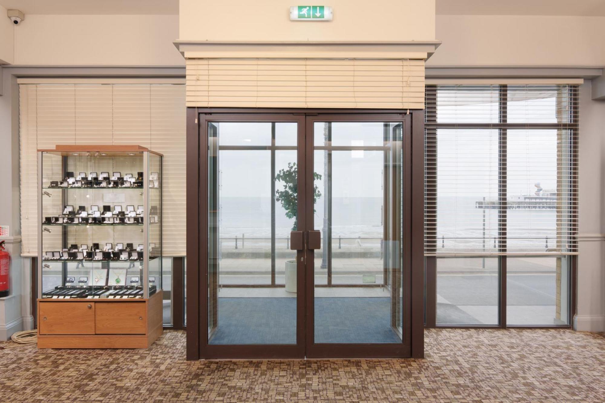Trouville Hotel By Compass Hospitality Сандаун Екстер'єр фото